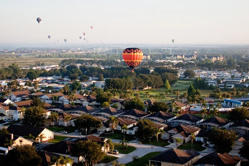 davenport with hot air balloons